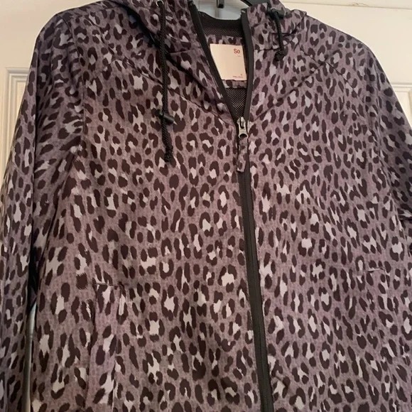 NWT Gray leopard wind breaker - Picture 2 of 6